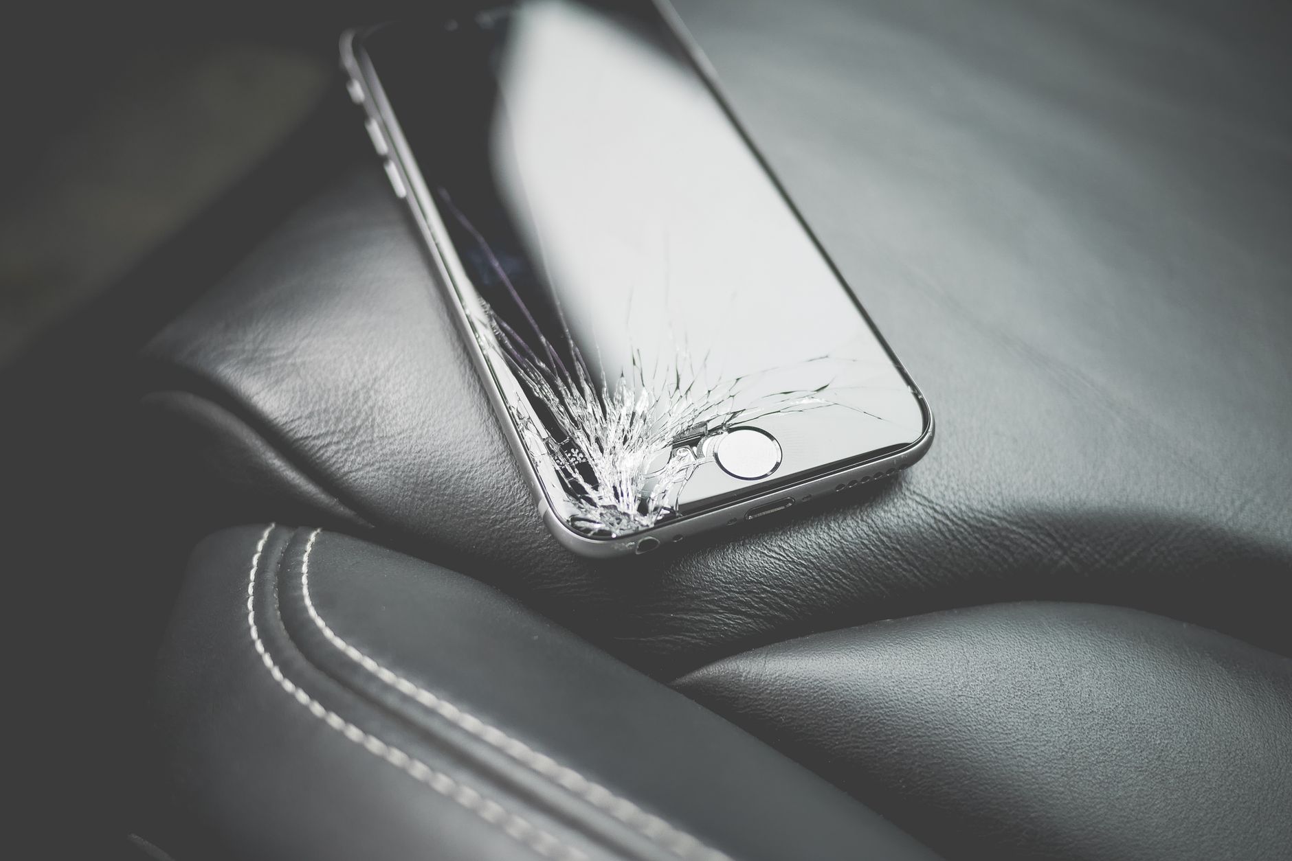 Telefonų ekrano keitimas Klaipėdoje: ką būtina žinoti prieš nešant įrenginį į remontą